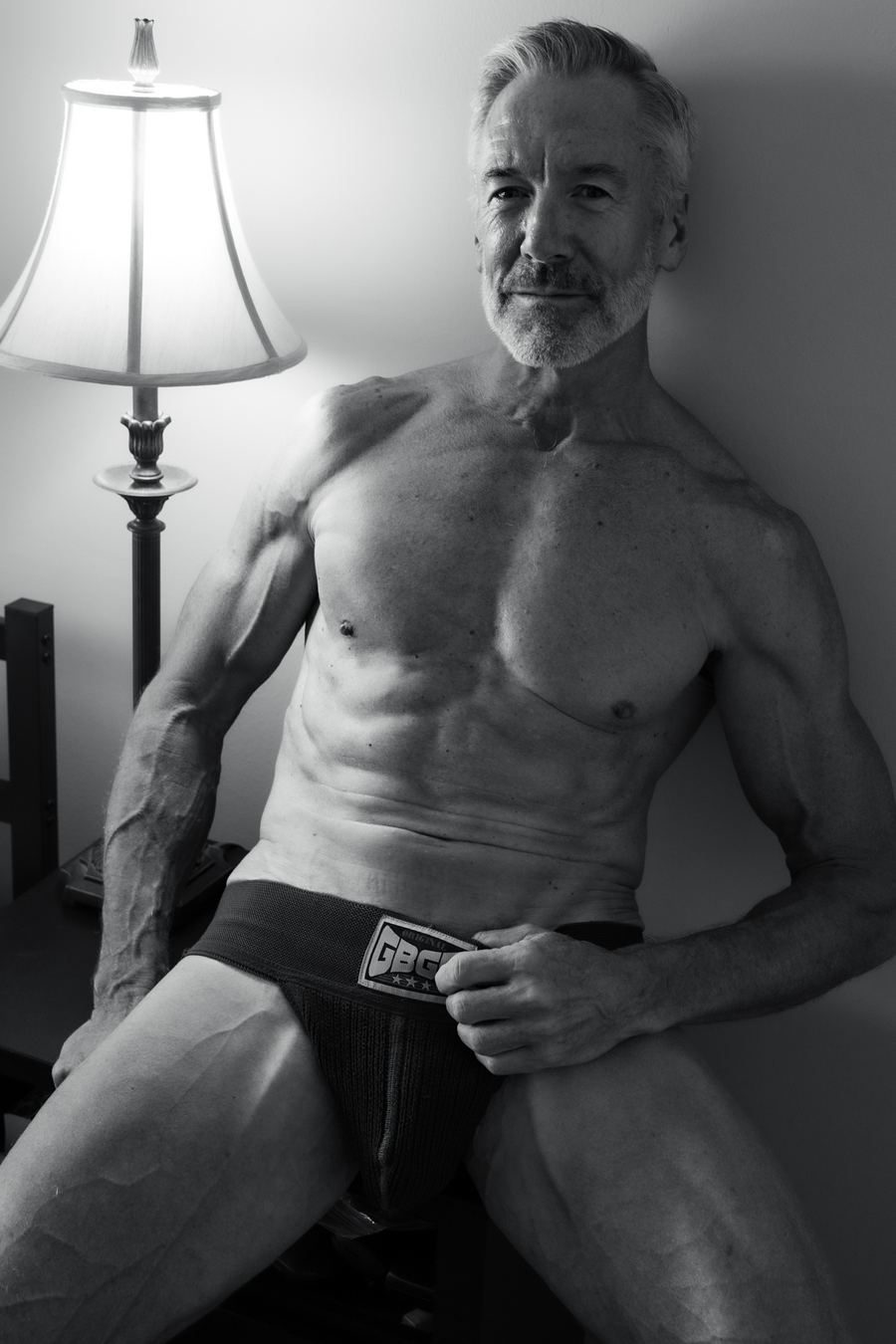 A man's body photographed with dignity — male figure photography, Varón Portrait Fort Lauderdale & South Florida